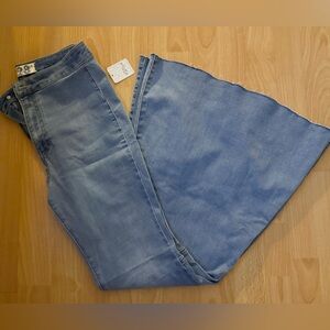 NWT Free People High Rise Flared Jeans - Size 28 / short length